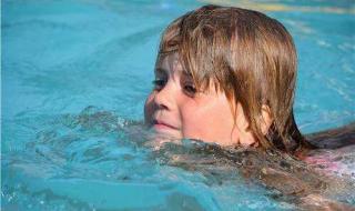 耳朵进水怎么办小妙招 耳朵进水怎么办小妙招