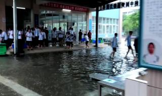 暴雨袭粤:佛山多地停课 暴雨袭粤:佛山多地停课