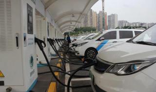 几十辆电车抢1个充电桩 几十辆电车抢1个充电桩