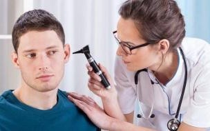 耳朵进水怎么办,耳朵有水怎么弄出来得 耳朵进水怎么办小妙招